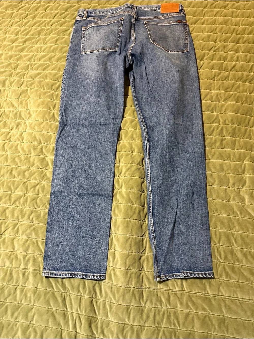 Faherty 34x32 Blue Straight-Leg Men’s Jeans with Tan Leather Patch